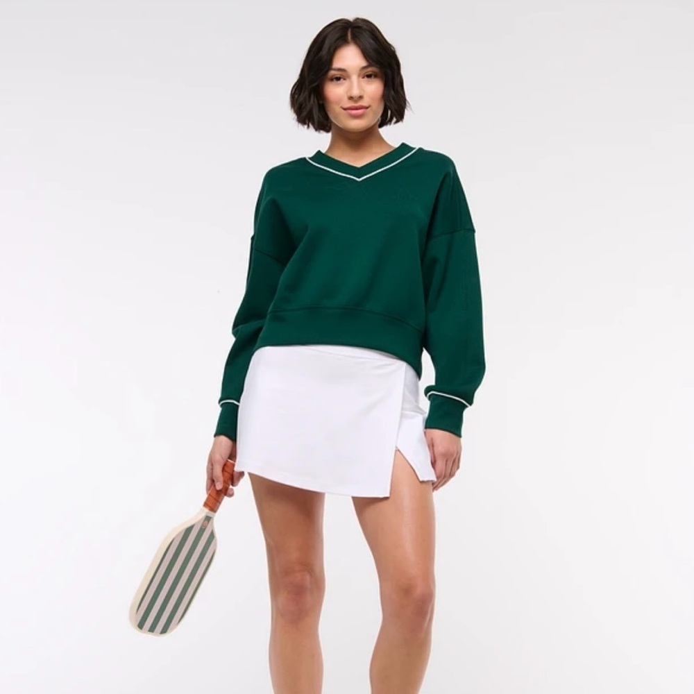 Abercrombie & Fitch YPB neoKNIT V-Neck Sweatshirt | Green | XS